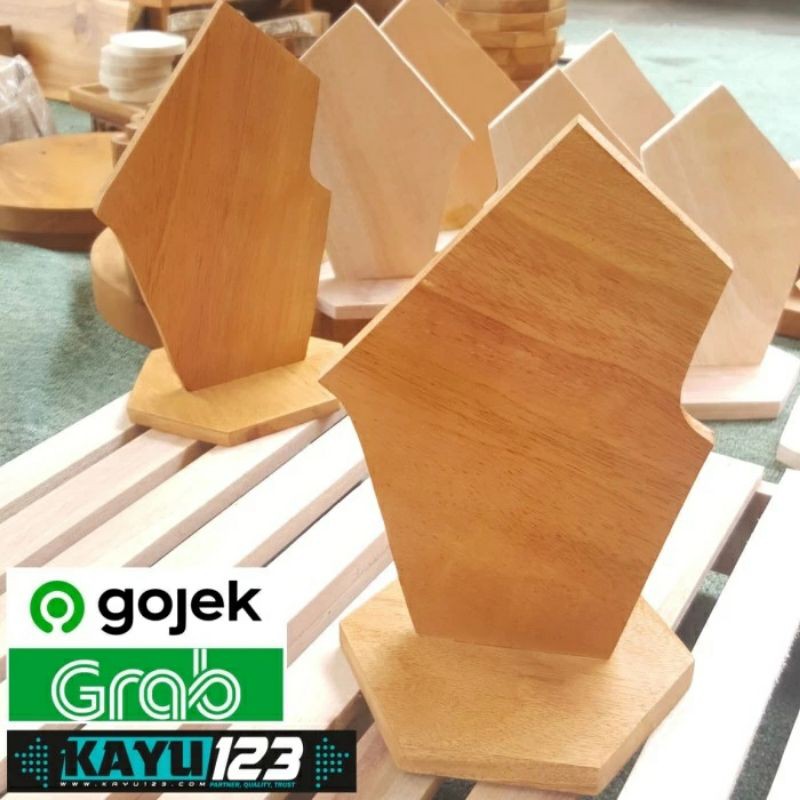 

PLAKAT KAYU POLOS TINGGI 20 CM TROPHY HADIAH PENGHARGAAN (PK-02)