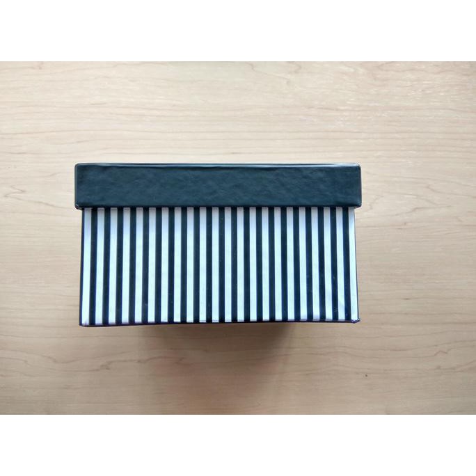 

Gift Box Kotak Garis Black (Small)