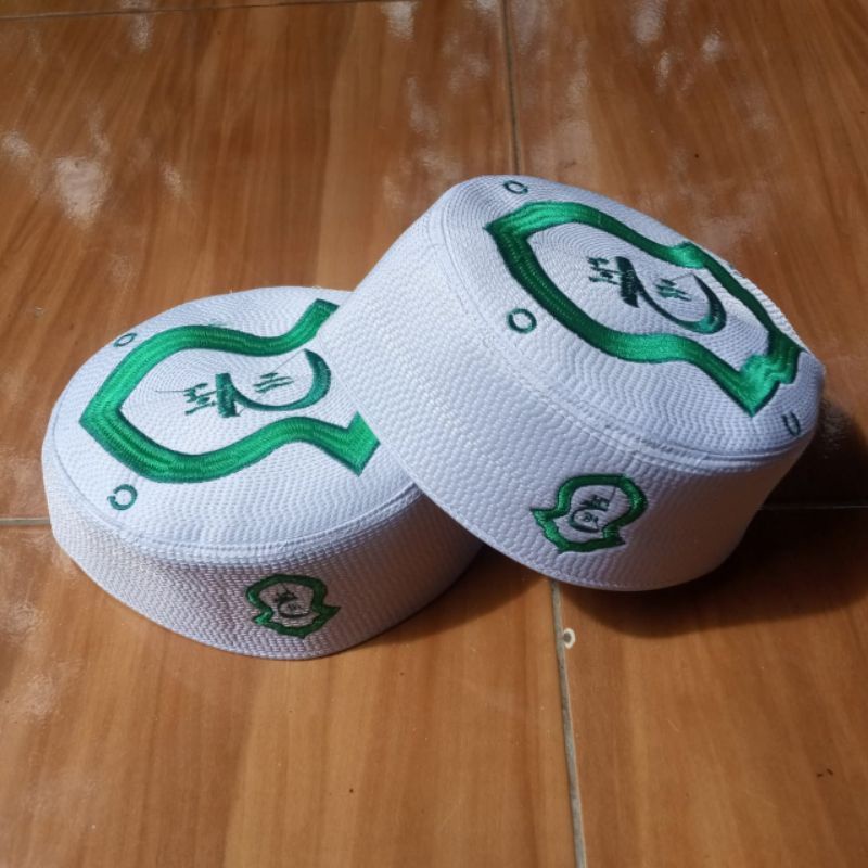 peci kopiah terompah