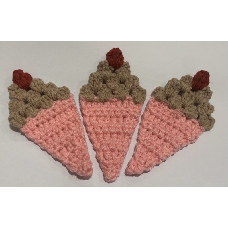 aplikasi  es cream rajut , ukuran 5cm x 11 cm
