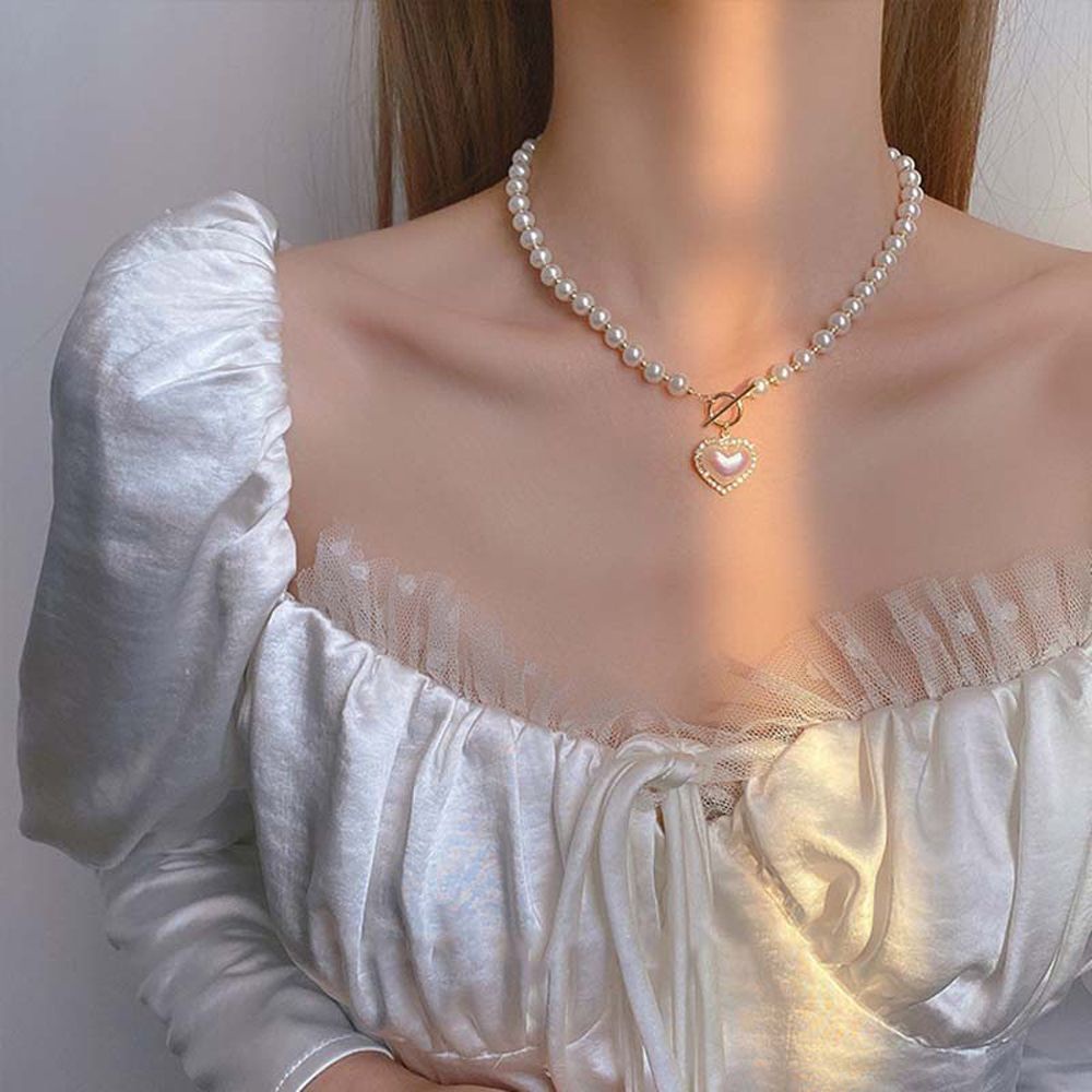 Kalung Choker Rantai Klavikula Bentuk Hati Aksen Mutiara Bahan Alloy Gaya Korea Vintage Untuk Wanita