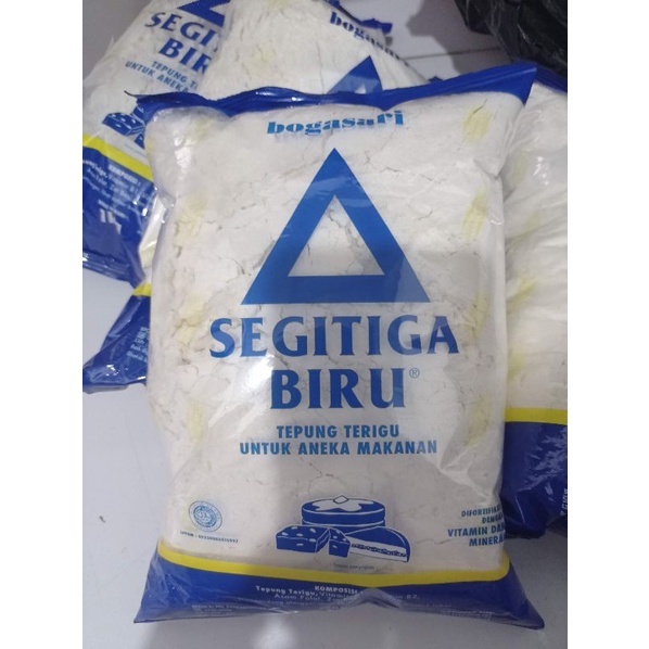

tepung terigu segitiga biru 1 kg