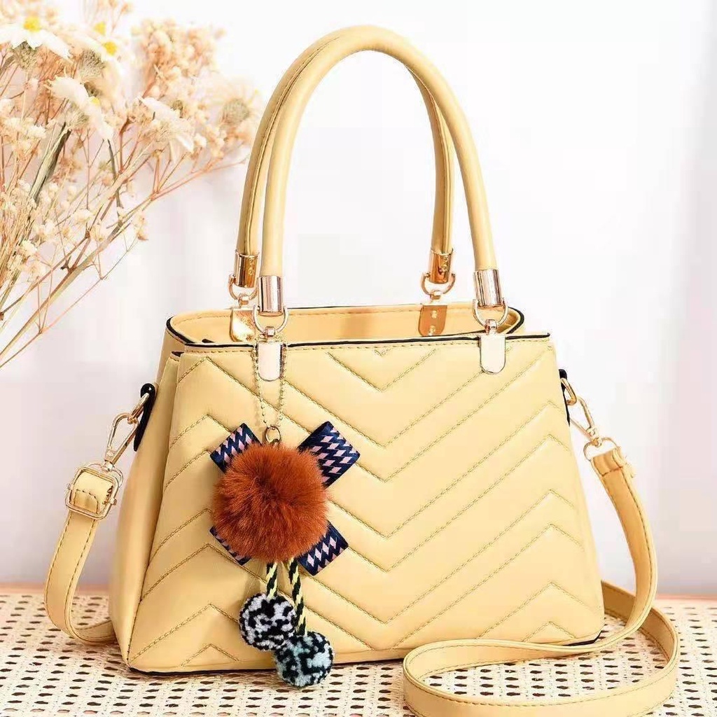 GT 1926 BQ 3136 RISCE TAS HAND BAG GANTUNGAN POM-POM IMPORT WANITA CEWEK PEREMPUAN JAKARTA BATAM