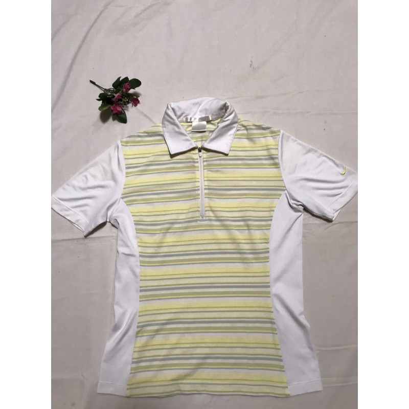 Nike Kaos Olahraga Wanita Ukuran M Preloved