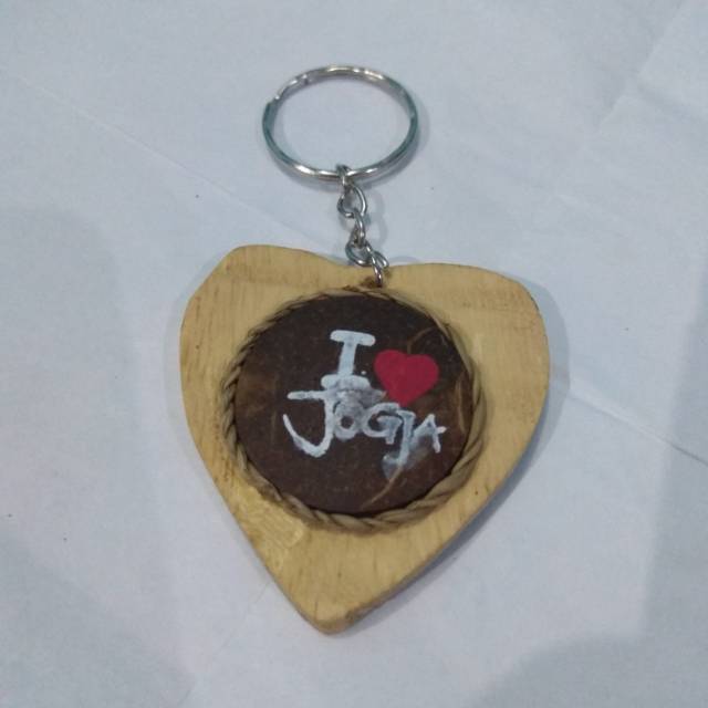 GANTUNGAN KUNCI BENTUK LOVE TULISAN I LOVE JOGJA HARGA PER PCS BAHAN KAYU DAN BATOK - SOUVENIR MURAH