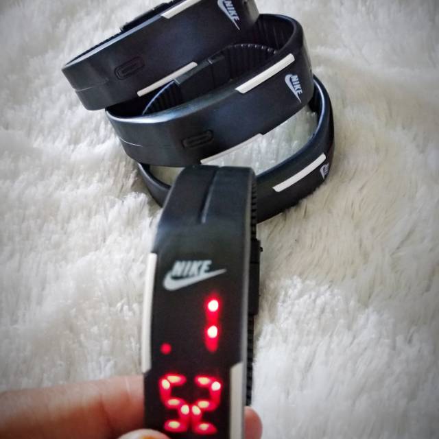 Foto Jam Tangan Led Nike