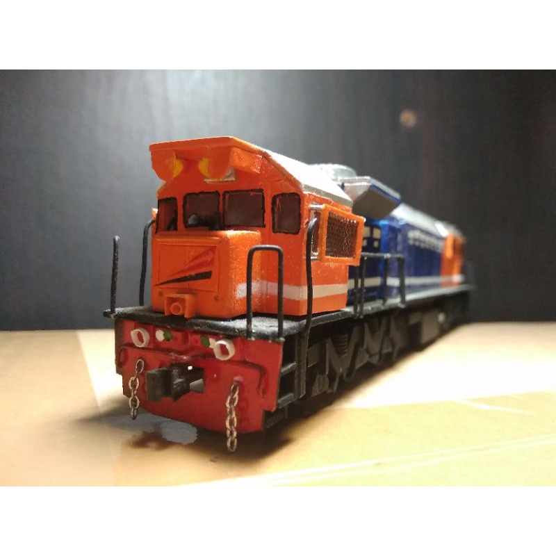 Miniatur Lokomotif CC205 Skala 1:87