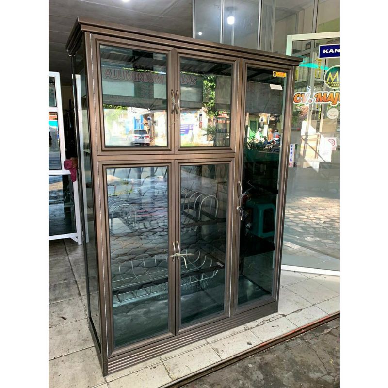 Lemari piring kaca aluminium