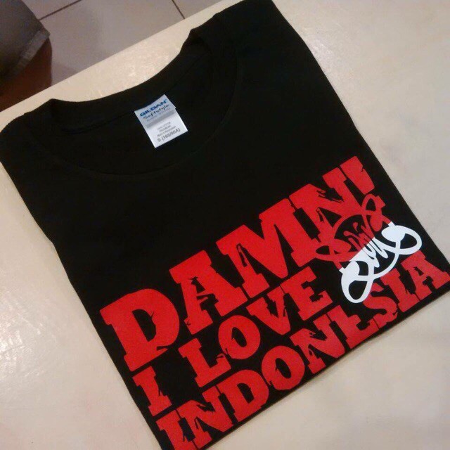 INDONESIA KAOS DAMN I LOVE INDONESIA SLANK CUSTOM LENGAN PENDEK HITAM SABLON MERAH INDONESIA