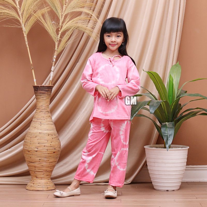 Setelan anak perempuan lengan panjang bahan kaos motif tye dye terbaru