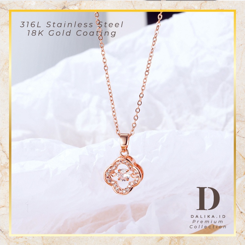 Dalika Kalung Titanium Premium Collection Clover Diamond Lapis Emas 18K