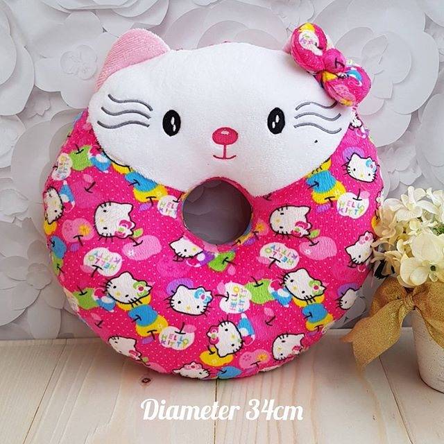 Bantal donnut kitty