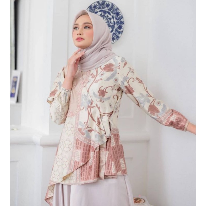 KARA BLOUSE WEARING KLAMBY