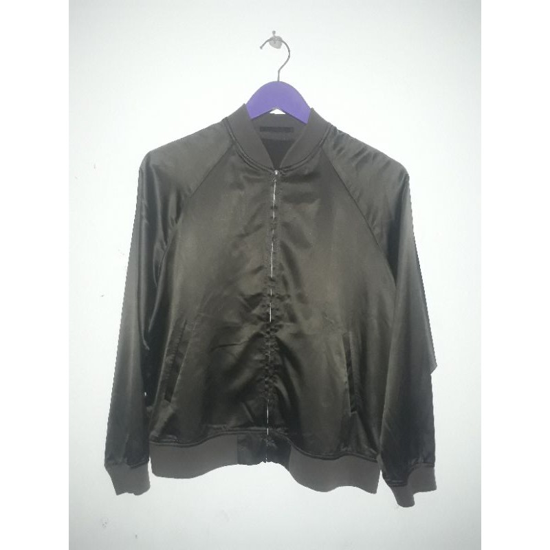 Jaket Bomber Uniqlo Preloved