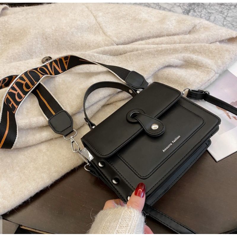 Tas selempang wanita amourre