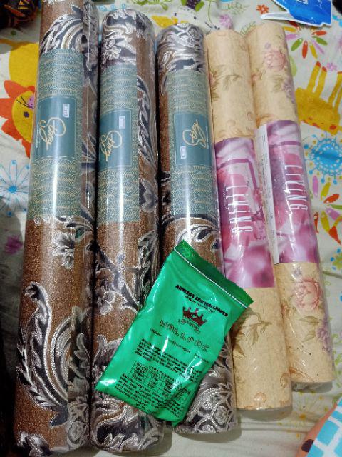 Wallpaper Dinding Bunga Rose Ulir Gold Klasik Mewah