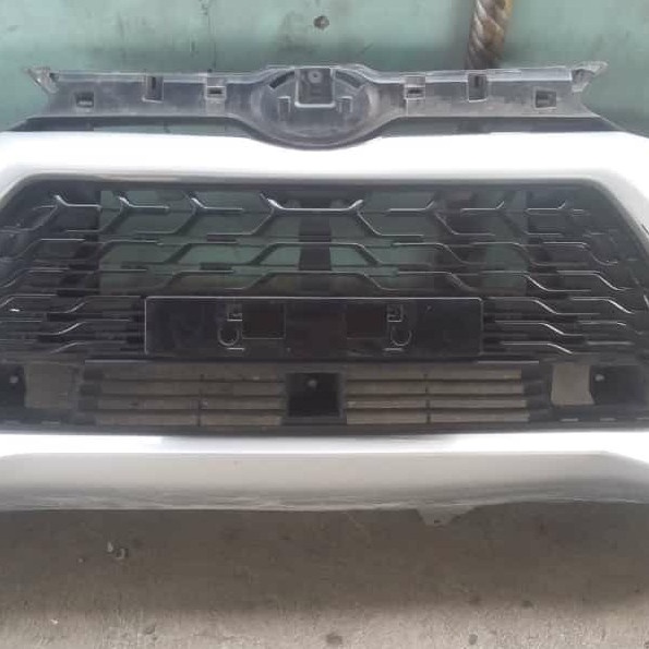 {BEKAS} Bumper depan avanza veloz 2016 Limited