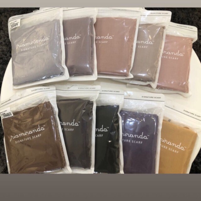 Ria miranda essential scarf warna charcoal