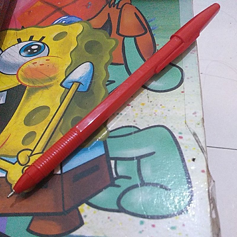 

Pulpen merah