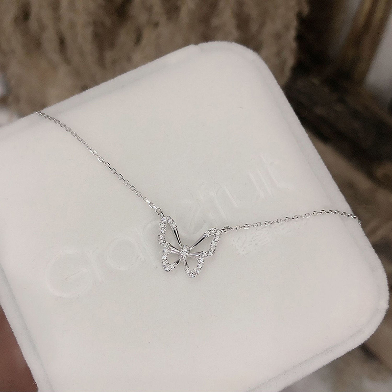 Kalung Rantai Liontin Kupu-Kupu Hias Kristal Warna Silver Untuk Wanita