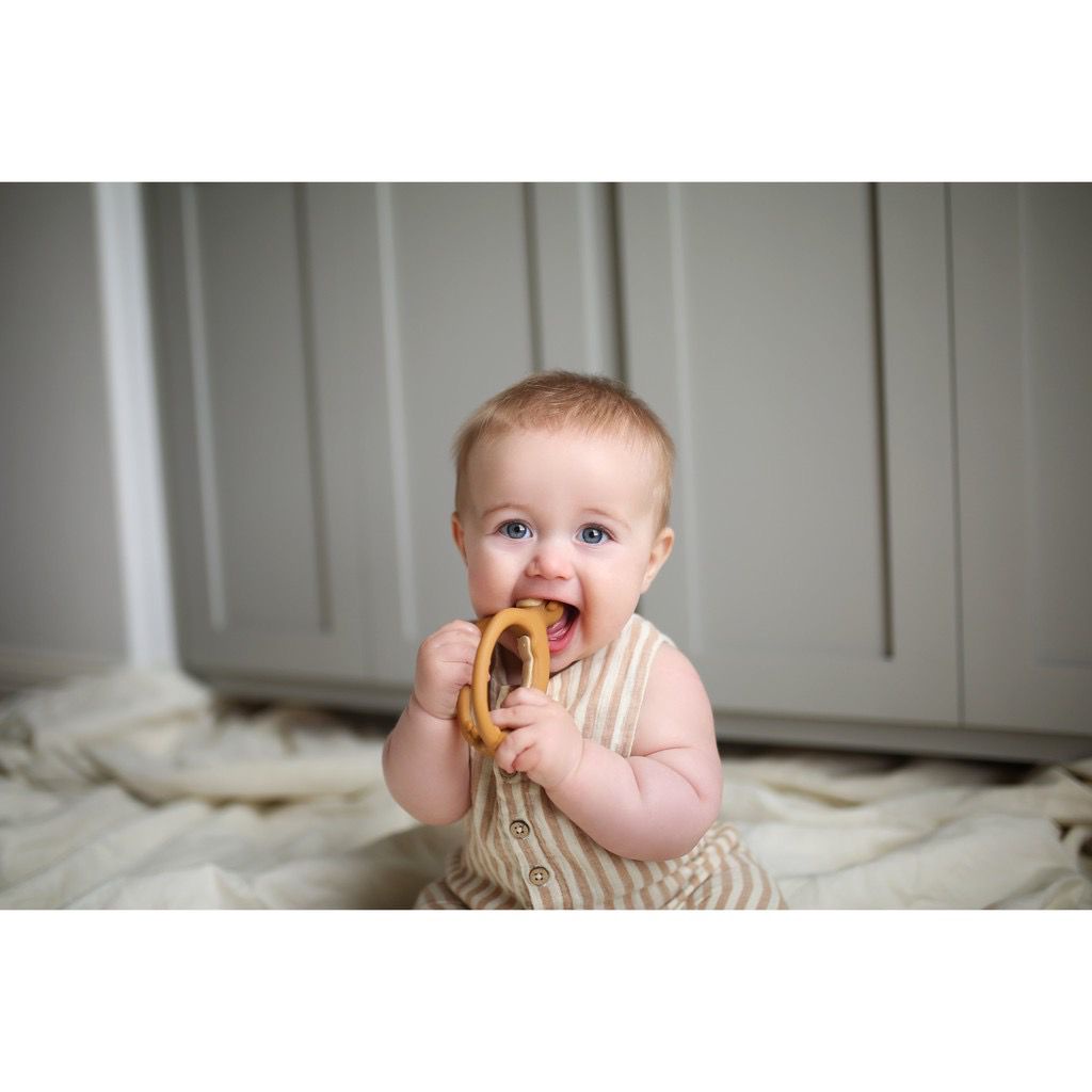 Nuby Silicone Teether Loopy Legs- Teether Bayi