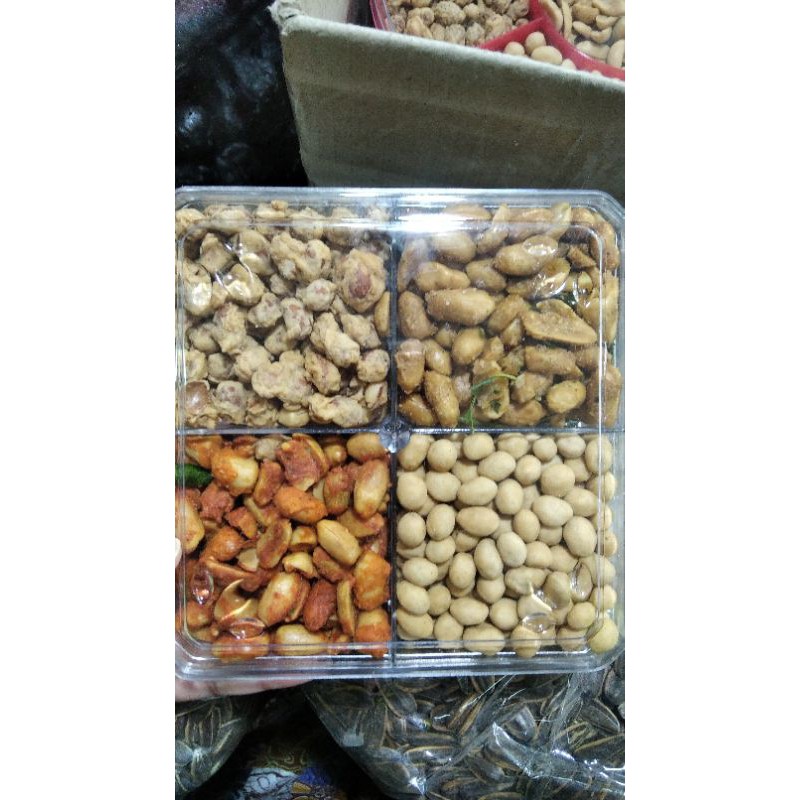 

Paket Parcel Toples Wadah Kacang 500 gram 4 rasa