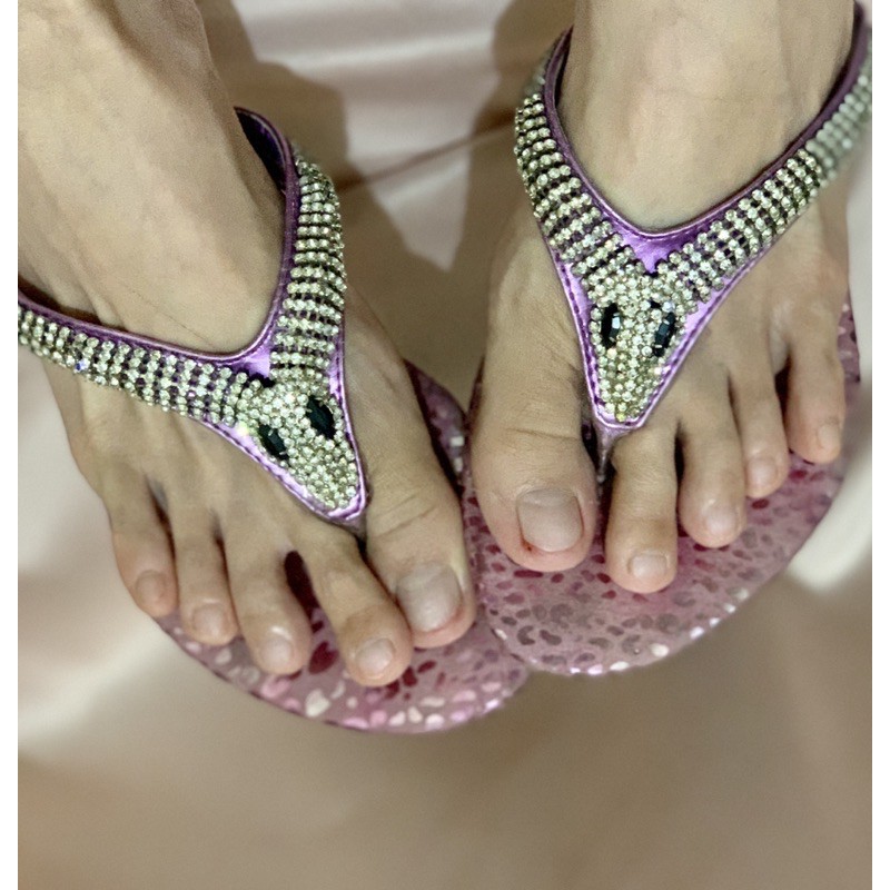 12 sendal sandal jepit lilac / purple / ungu preloved / bekas layak pakai