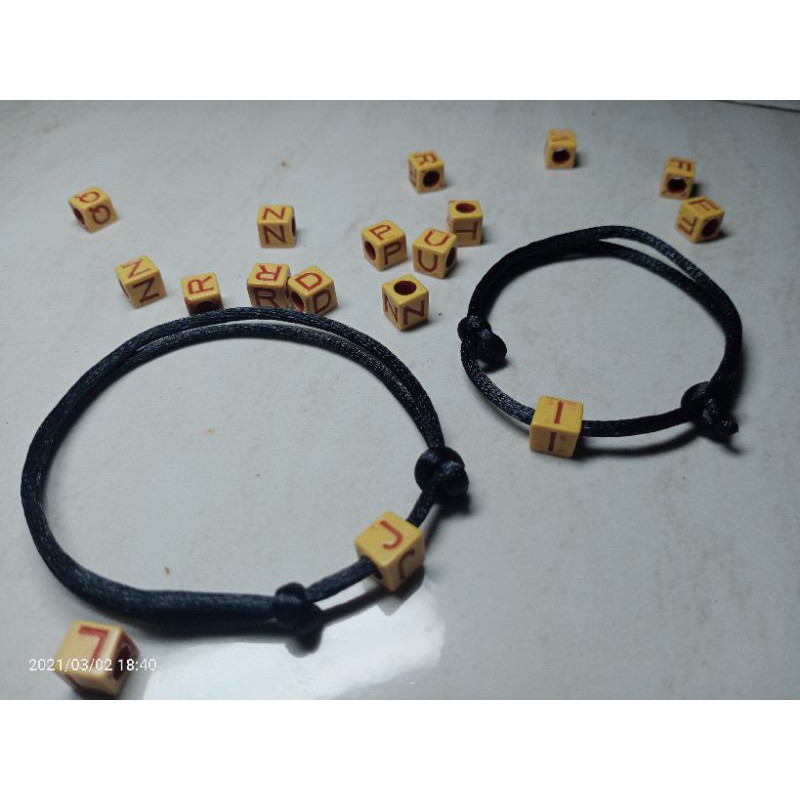 souvenir pernikahan (2pcs) gelang couple free inisial nama (huruf kayu)