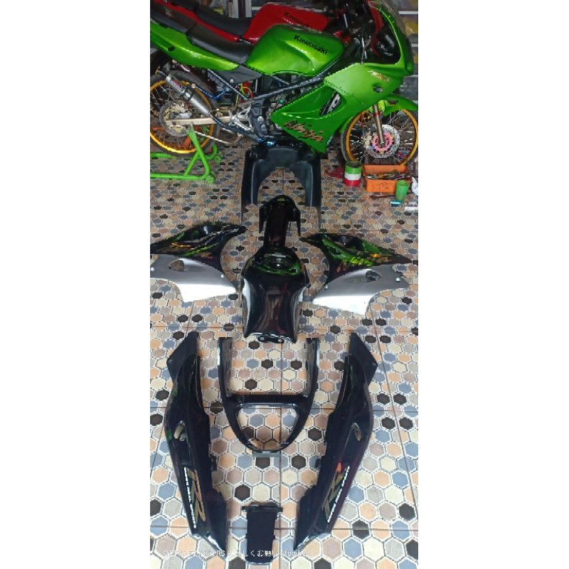 Body set Ninja RR OLD Rr Lama CBU Hitam