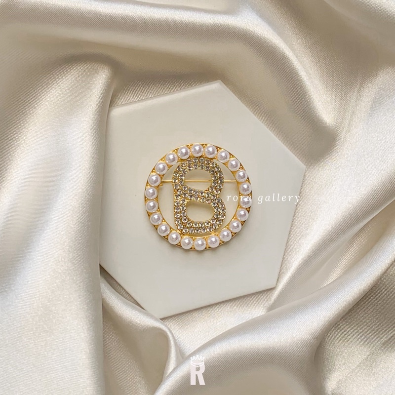 Rora PART 1 NEW BROOCH | BROS BUTTONSCARVES | Rora Gallery-Circle 4 gold