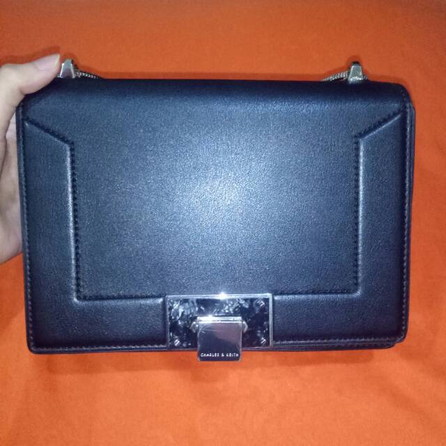 PRELOVE - Tas Charles & Keith Original