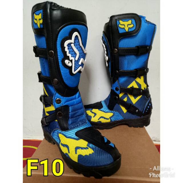 Sepatu cross biru f10