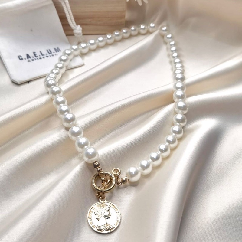 caelum | emerald pearl necklace