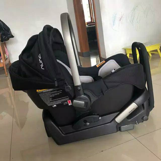 Car seat nuna pipa lite with base