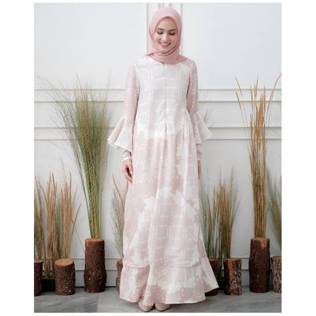 Belle Dress Wearing Klamby