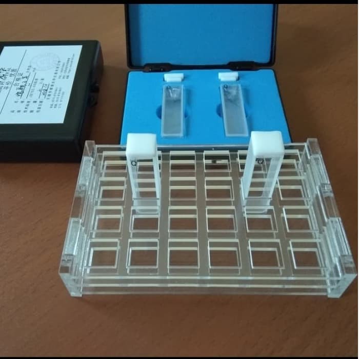 Quartz Cuvette and Rack