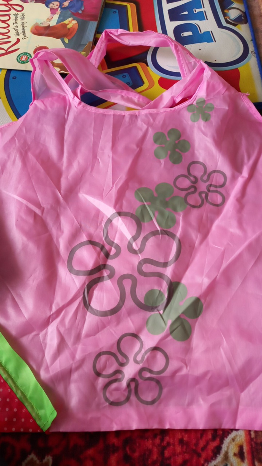 Travelmate Tas Belanja Serbaguna Lipat Strawberry Baggu Bag Bisa Jadi Besar