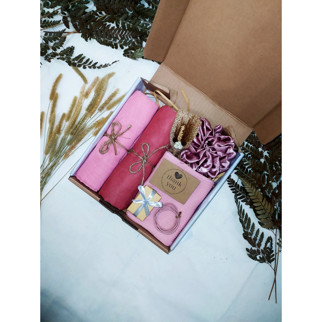 Hampers Hijab Premium paket Hampers Lebaran Gift Box Kado Ulang Tahun / Wisuda / Pernikahan / Sempro hampers bridesmaid bingkisan parsel lebaran kado wanita hampers idul adha