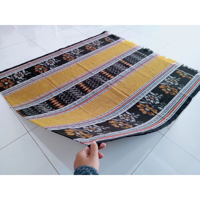 

Kain Tenun Ikat Blanket Etnik Nusantara Halusan
