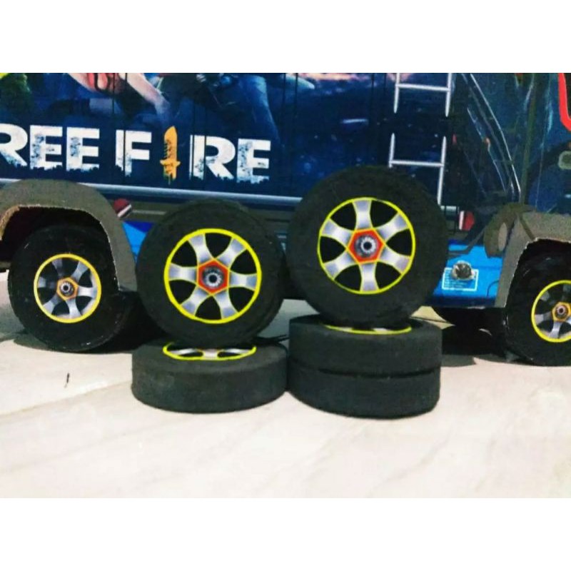 Ban kayu miniatur truck oleng