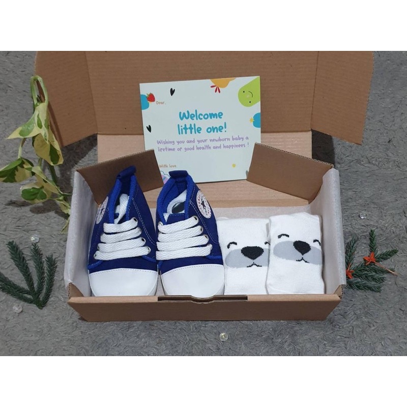 Hampers Bayi | Hampers Baby Newborn | Kado Bayi | Hampers bayi Perempuan | Hampers Bayi laki laki | Gift set baby | Kado lahiran | Kado bayi perempuan | Kado bayi laki laki | Gift set bayi | Gift set baby boy | Gift set baby Girl | Kado Lahiran-Sepatu Biru