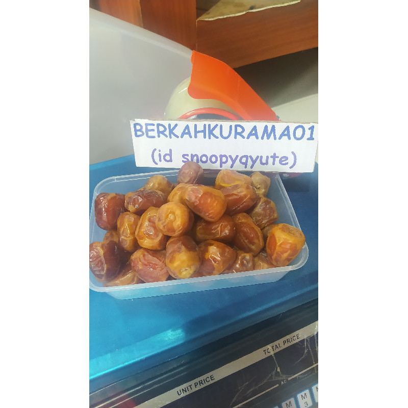 

Kurma sukari kemasan 250gram kemasan box mika.