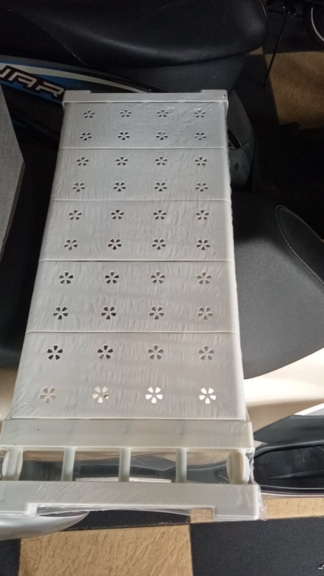 Sekat Lemari Flexible Ambalan Lemari Baju 56 - 95cm