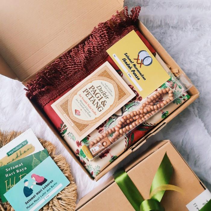 

Hampers Lebaran | Gift Box Ramadhan Sajadah Tasbih Buku Dzikir Best Seller