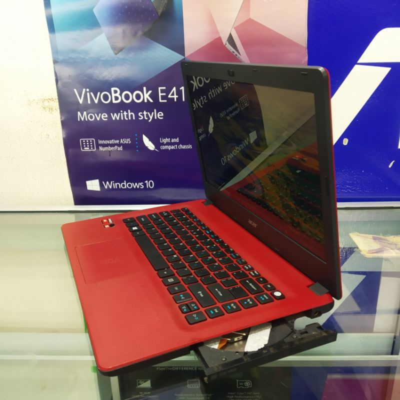 Laptop Bekas Acer Aspire ES1-421 A8-6410 4GB/500GB Merah Merona