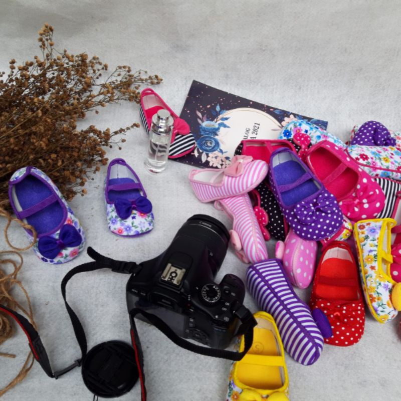 sepatu bayi perempuan motif bunga