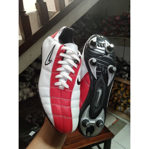 sepatu sepak bola tali miring pul 6 baut kulit sapi asli