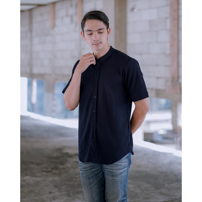 SALE Kemeja Polos Pria Ciangi Lengan Pendek Kerah Sanghai Lacos | BROGUY - Navy, XL