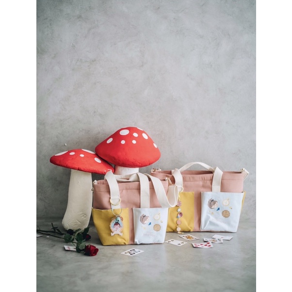 Beebooland bag (merchandise Beebooland) - Sally Piper x The Overtee (Pink size S)