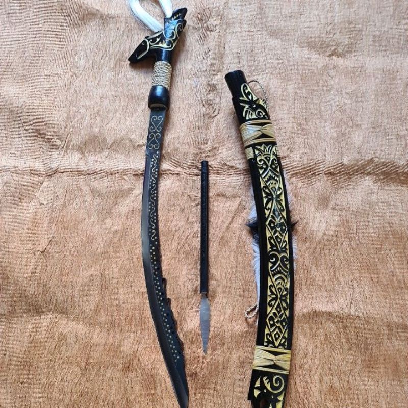 MANDAU KHAS DAYAK KALIMANTAN.MIDEL JIMPOL/ LENGKUNG HITAM BINTIK PANJANG 80 CM.MANDAU DAYAK BORNEO